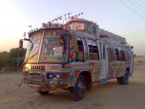 Pakistani_Traditional_Bus_in_the_desert